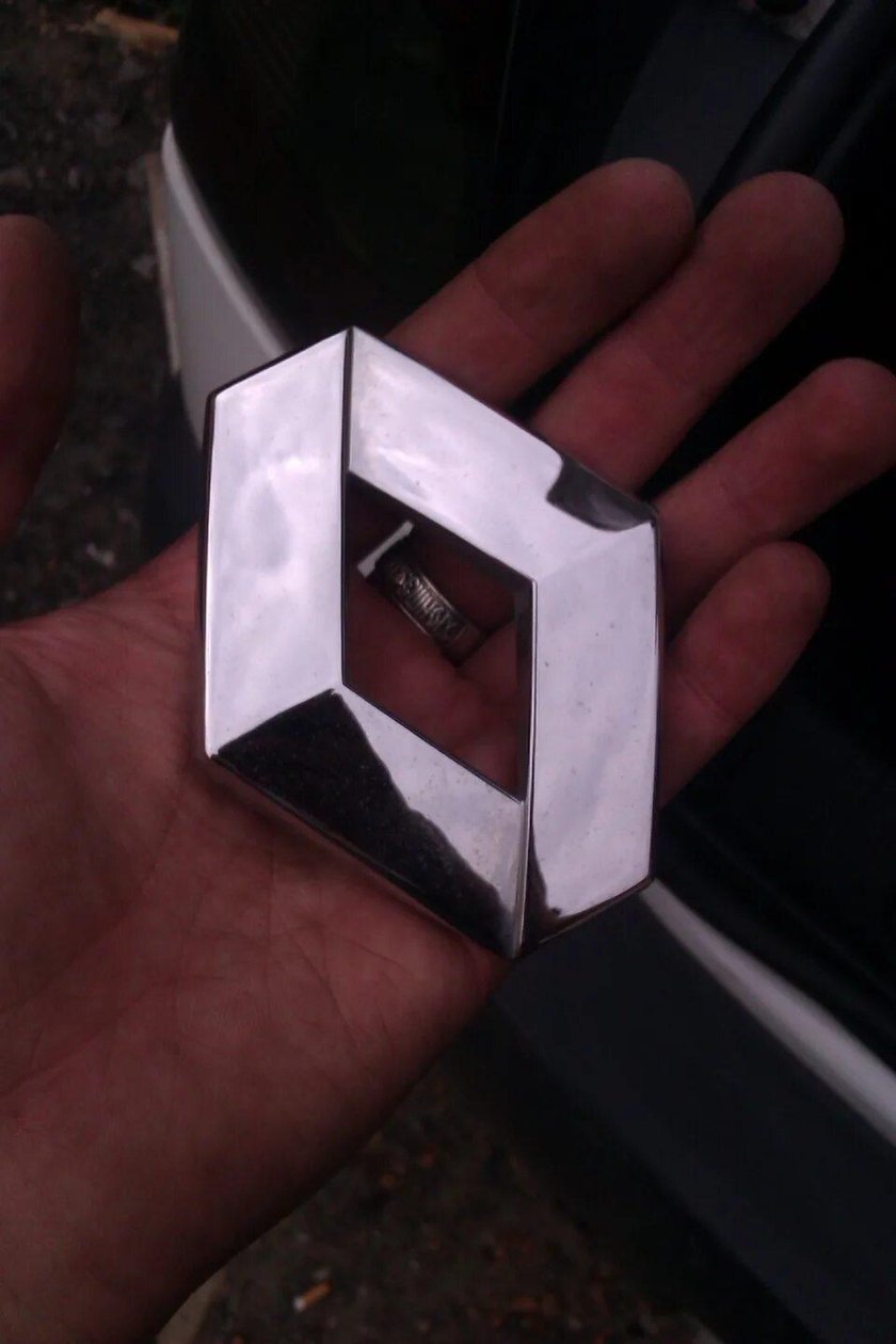 Значок Рено Меган 2 черный