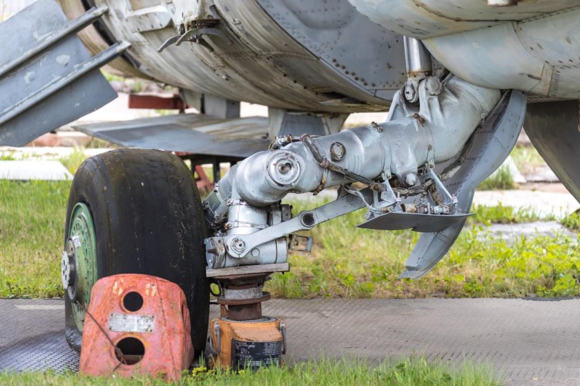 Миг 27 шасси