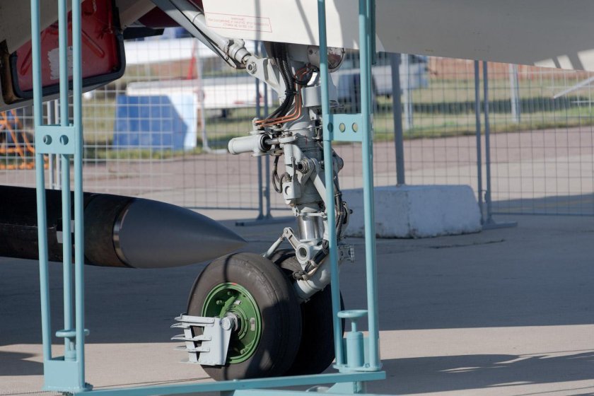 Су 35 передняя опора шасси