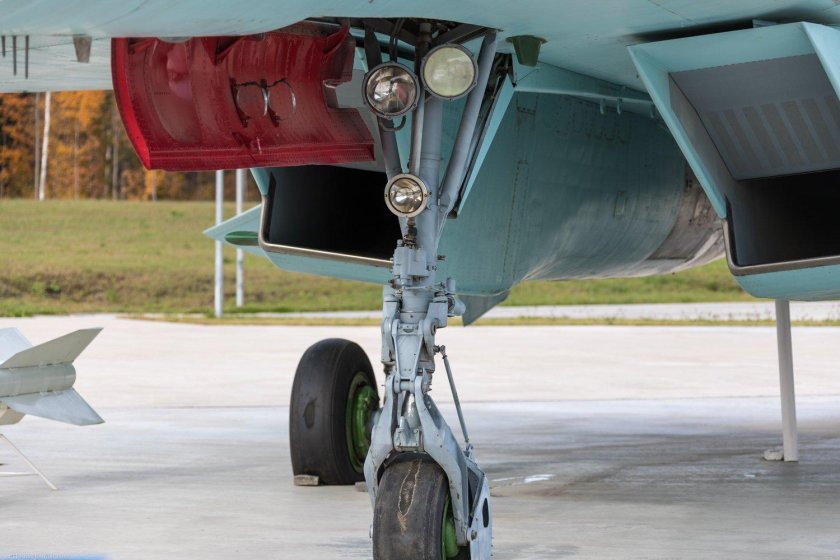 Су-27 шасси