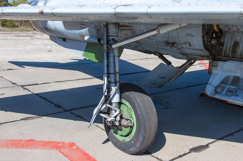 Стойки шасси миг-21