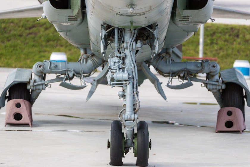 Стойки шасси миг-23