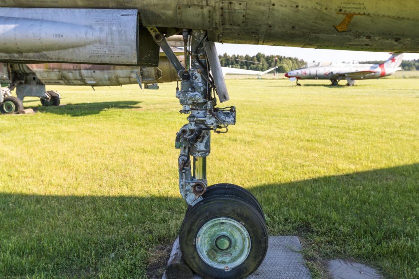 Су-15тм шасси