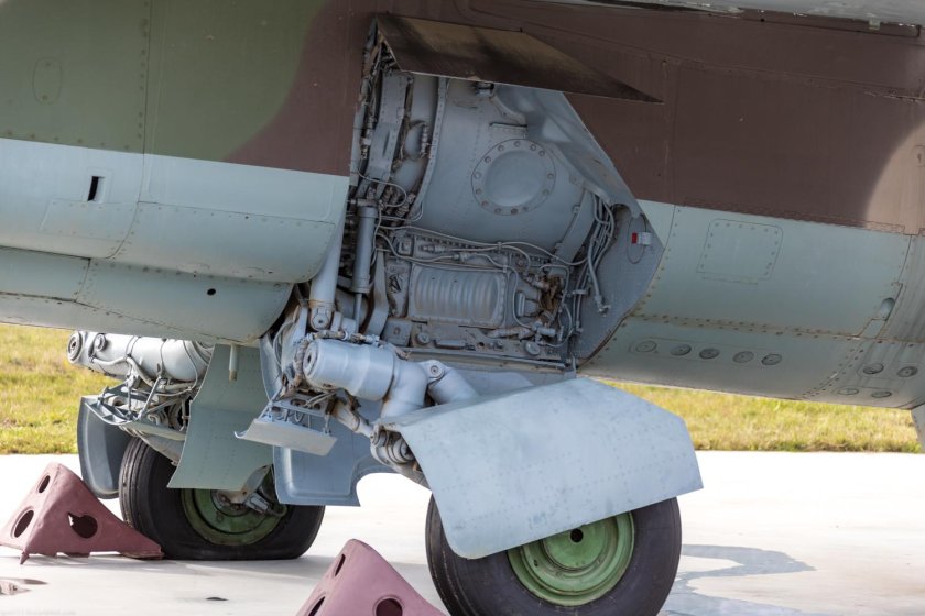 Передняя стойка шасси миг-23