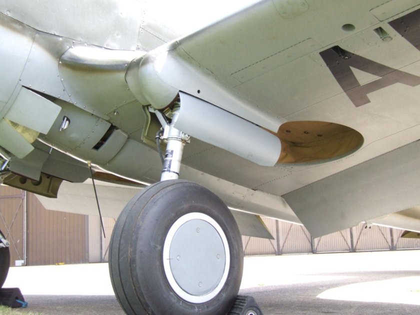 Самолет Curtiss p-40b Tomahawk