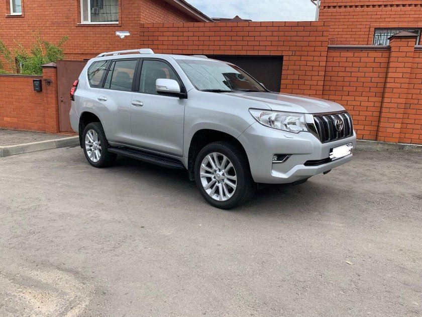 Toyota Land Cruiser Prado серебристый