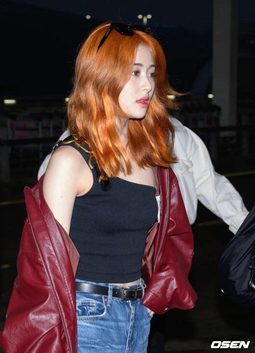 Yunjin lesserafim Red hair