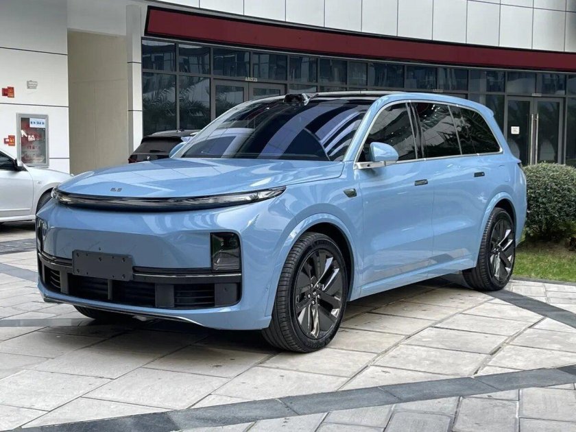 Китайская машина lixiang