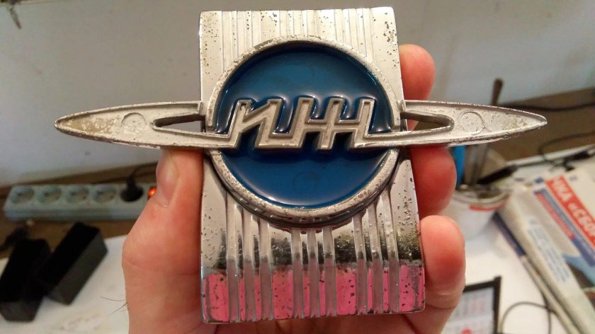 Эмблема ИЖ Москвич 412