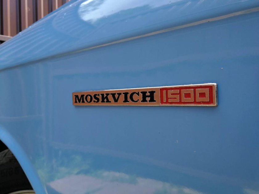 Шильдик АЗЛК 2140