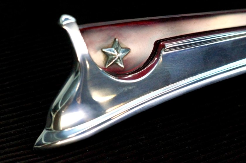 Эмблема капота Москвич 402 407