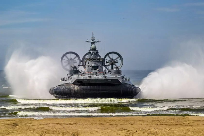 Десантный корабль на воздушной подушке