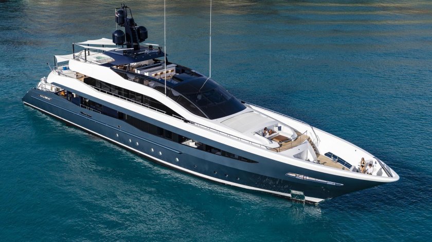 Четырехпалубная яхта