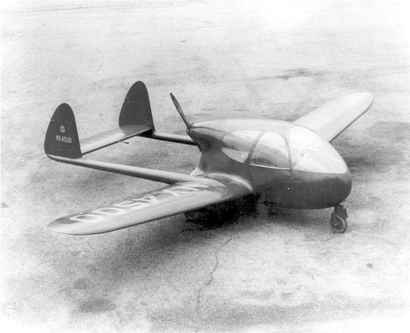 Самолет с толкающим винтом