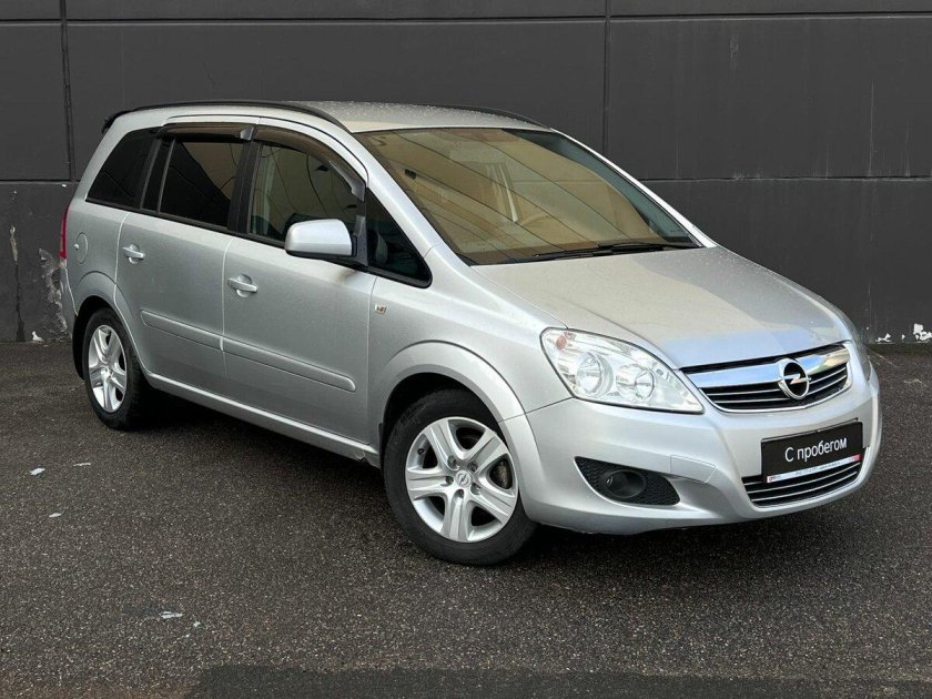 Опель Зафира 2010 года
