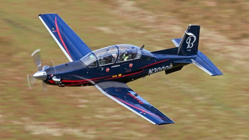 Учебно тренировочный самолет