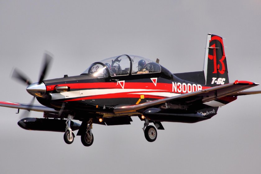 Учебно тренировочный самолет