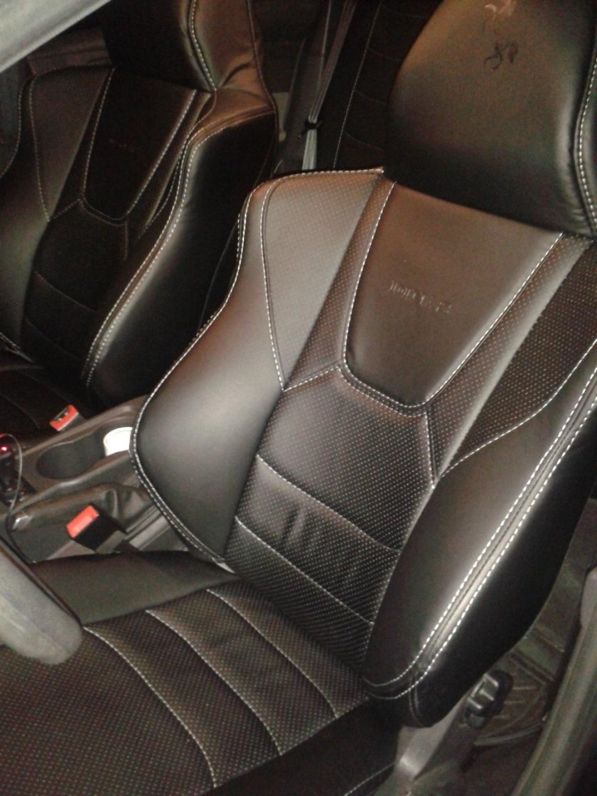 Чехлы кожаные на Ford Focus 2 Рестайлинг