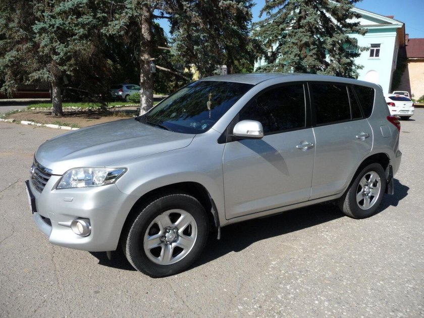 Toyota rav4 2010 года