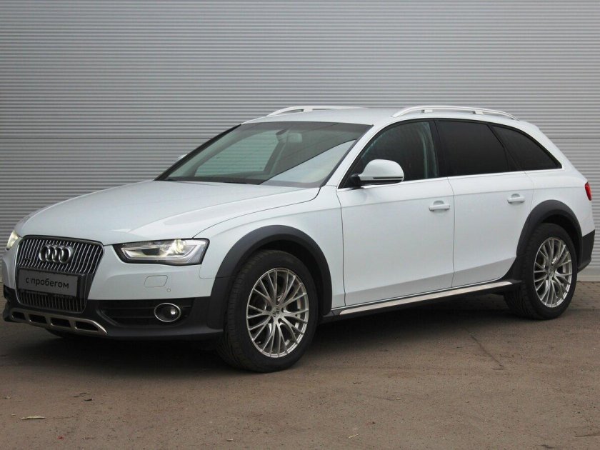 Ауди универсал белая
