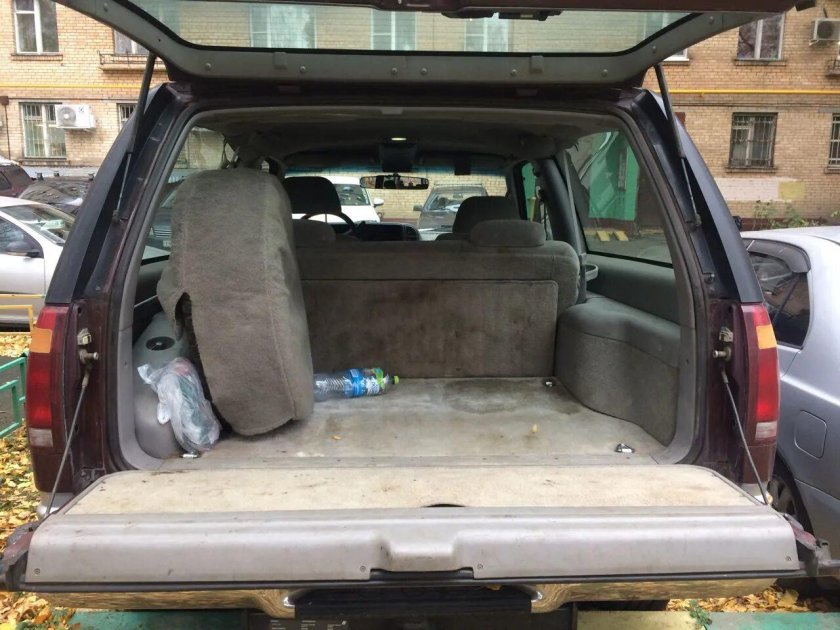 Chevrolet Suburban 1995 багажник