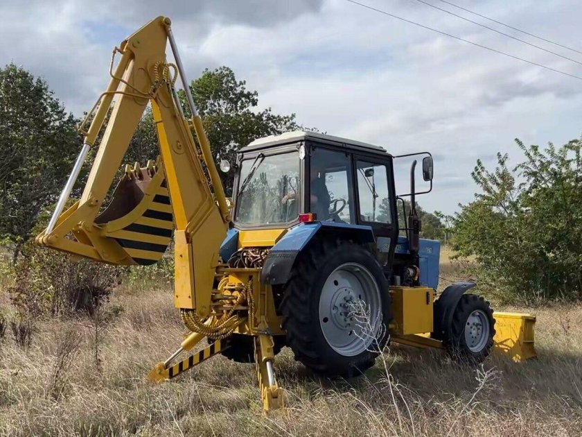 Экскаватор погрузчик интердон эо2101