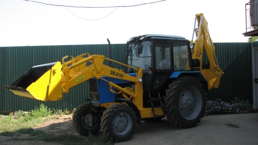 Экскаватор погрузчик ИНТЕРДОН эо2101