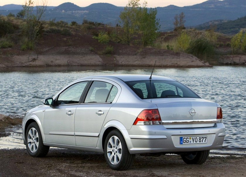 Opel Astra h sedan