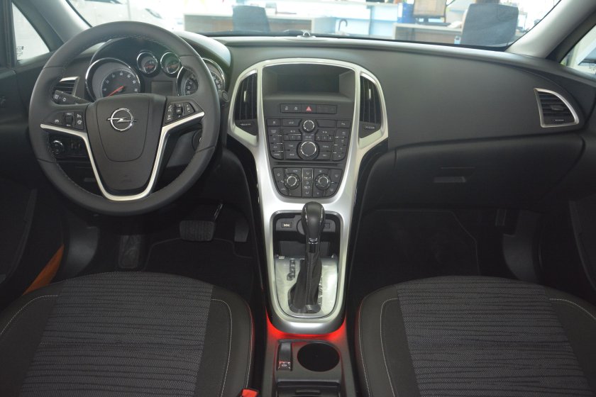 Opel Astra 2014 салон