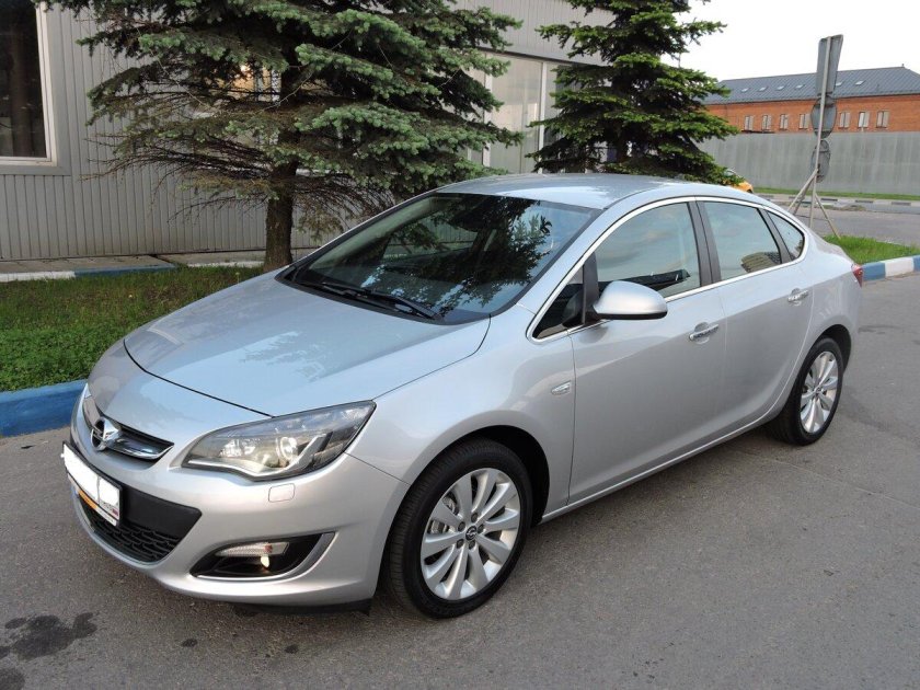 Опель Астра седан 2013