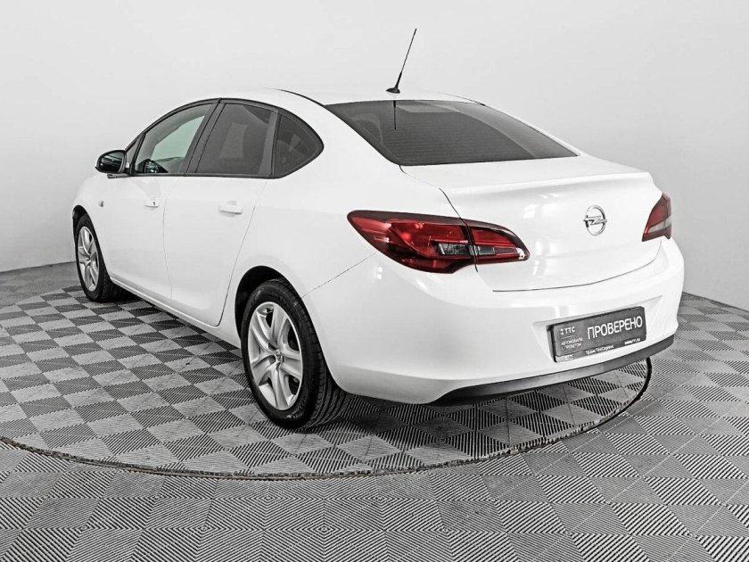 Астра j 2013 седан белая