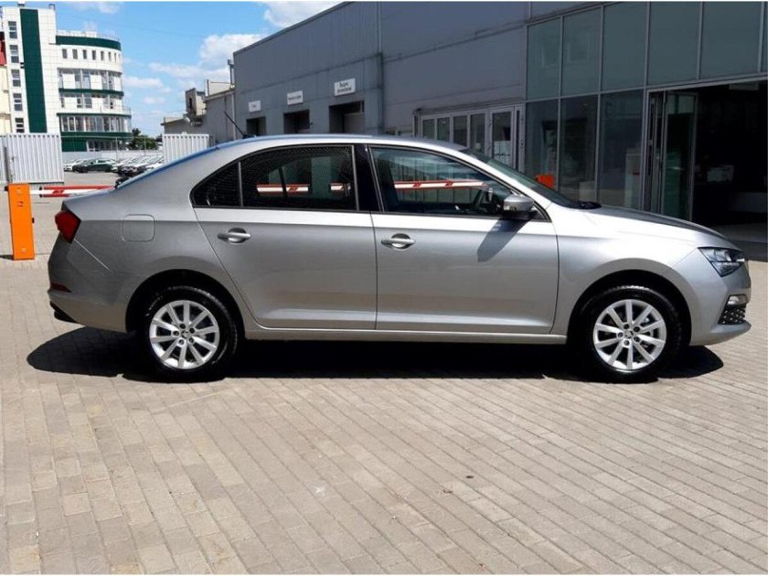 Шкода Рапид серебристый металлик 2021