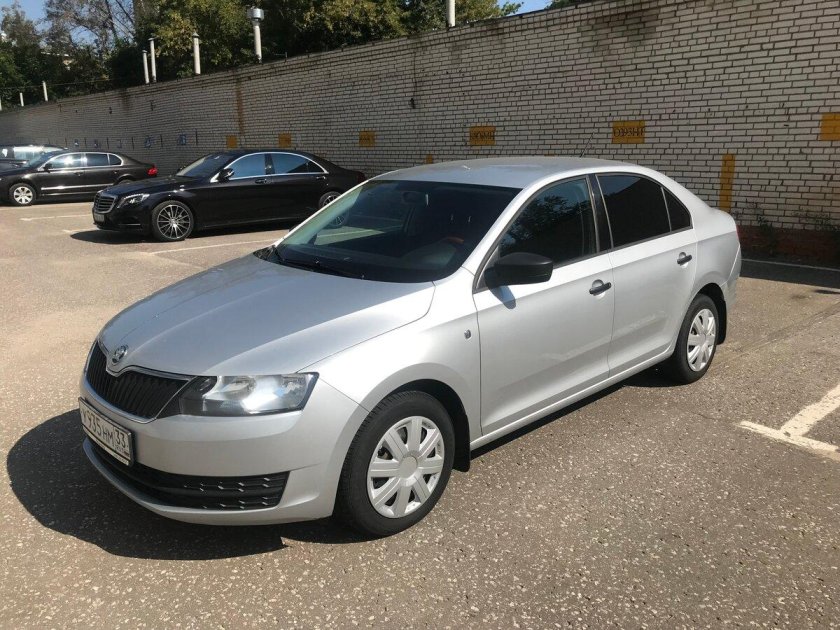 Skoda Rapid 2014 серебристая