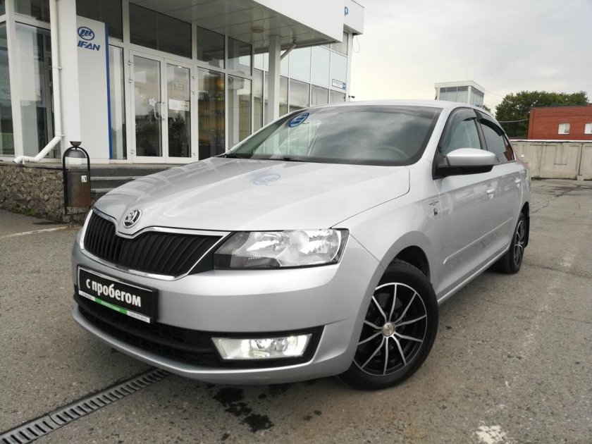 Skoda Rapid Silver Leaf