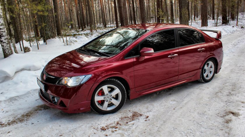Honda Civic 4d красный