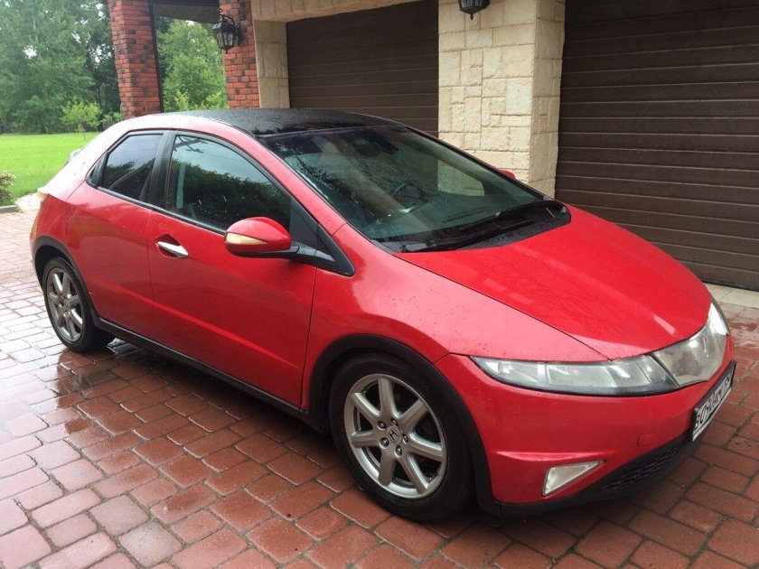 Honda Civic 8 красная
