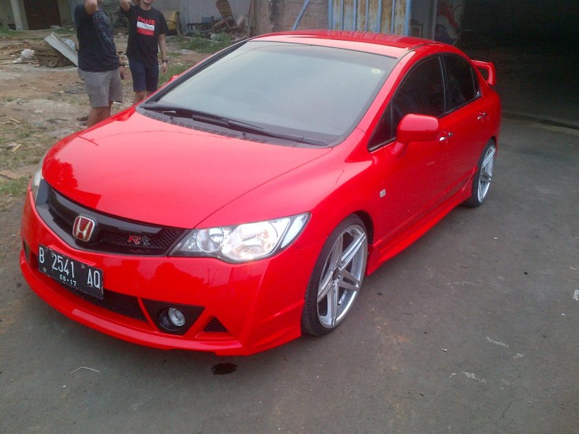 Красный Цивик 4д