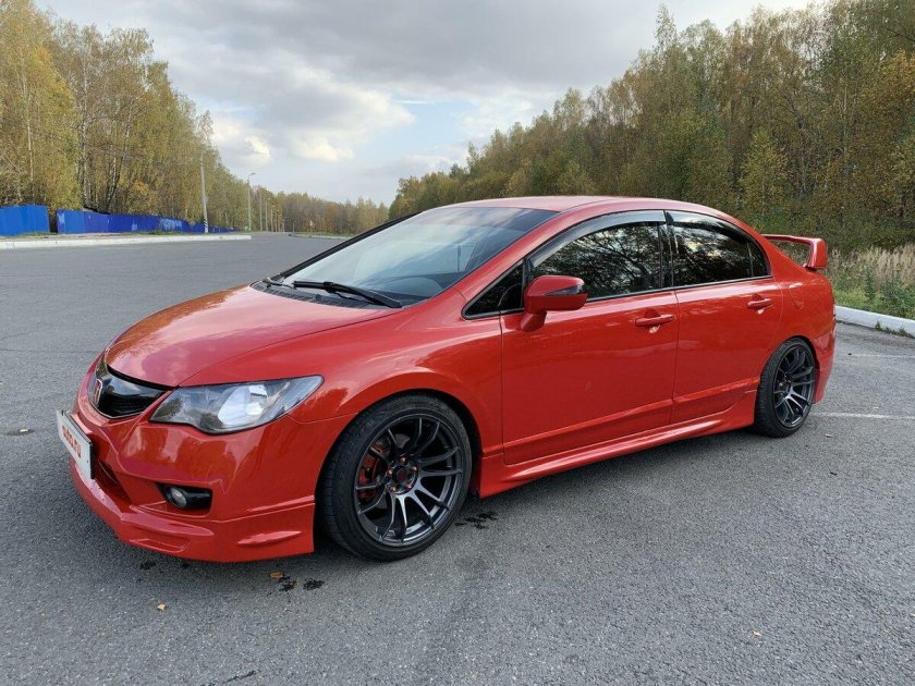 Хонда Цивик красная