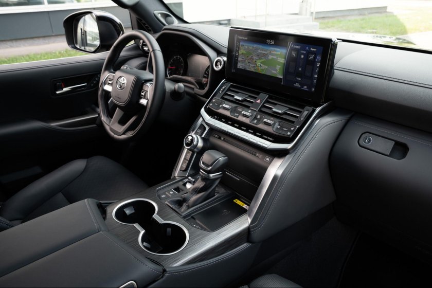 Toyota Land Cruiser 300 салон