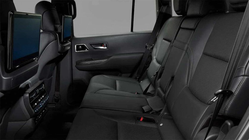 Toyota Land Cruiser 300 2022 салон