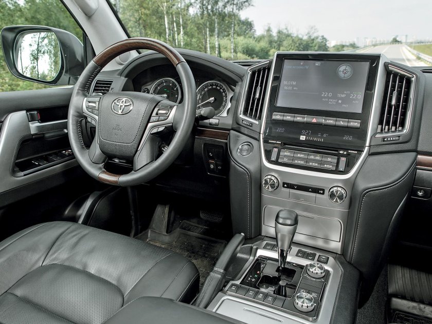 Toyota Land Cruiser 300 салон