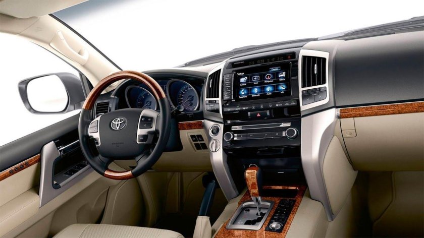Тойота Land Cruiser LC 300 салон