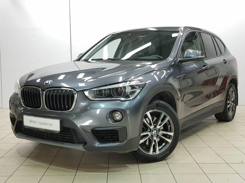 БМВ темно серая