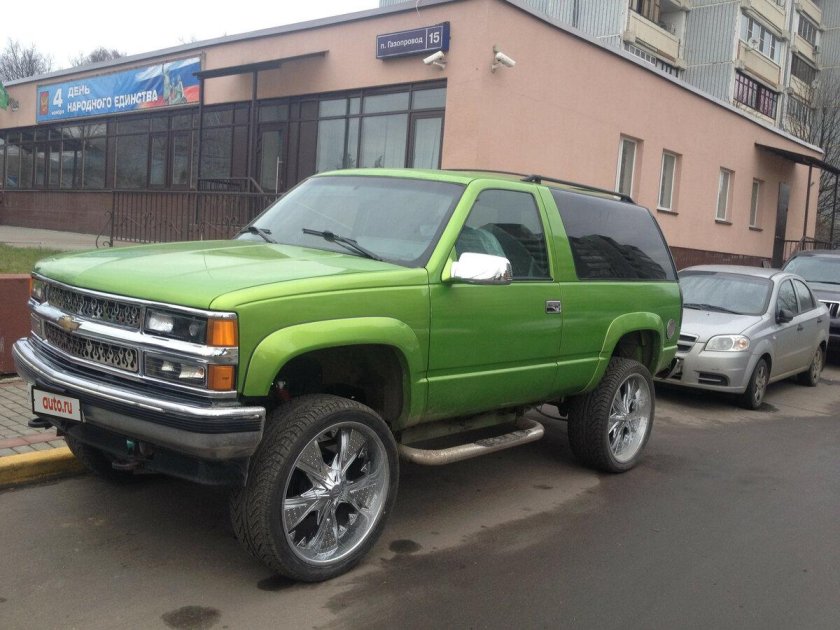 Chevrolet Tahoe зеленый