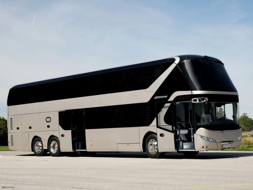 Автобус Neoplan Skyliner