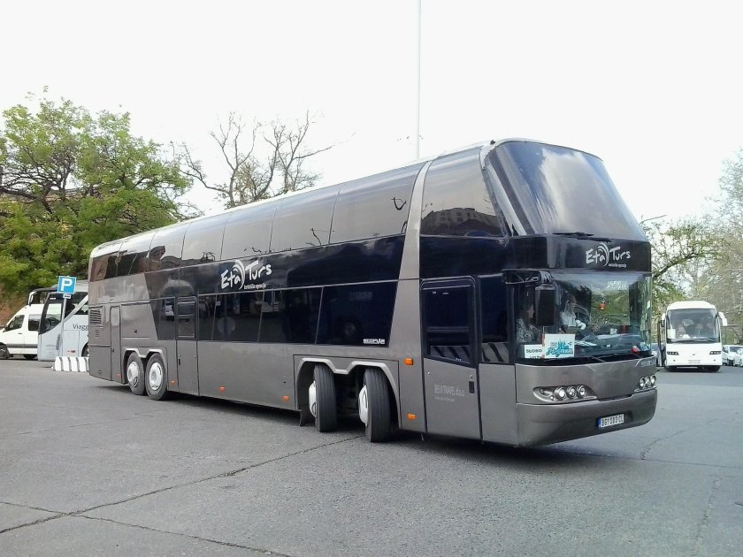 Автобус Neoplan Megaliner