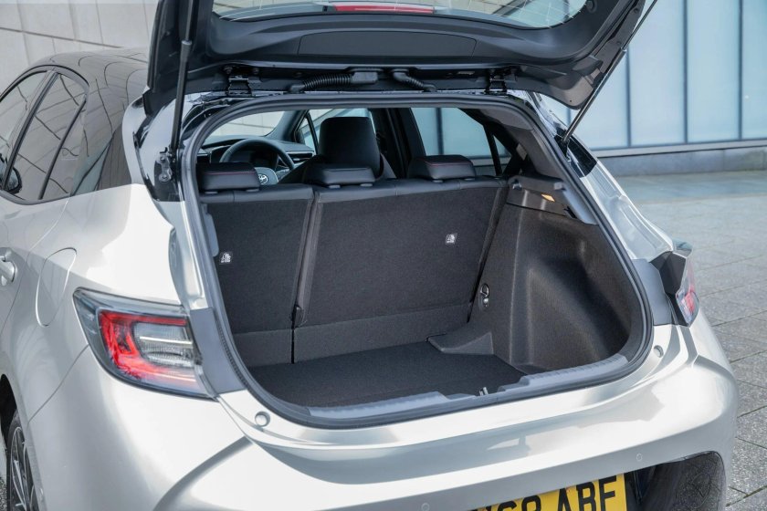 Toyota Corolla Hybrid багажник