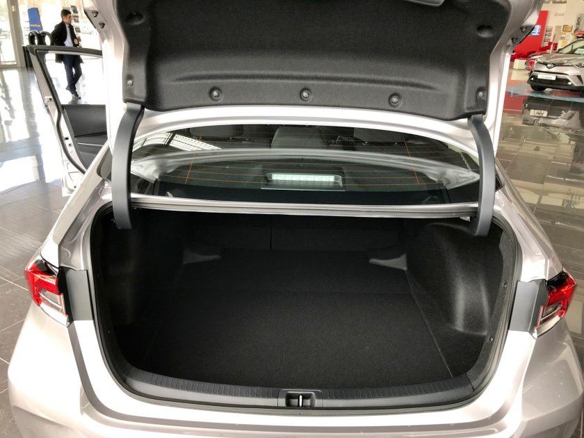 Toyota Corolla 210 багажник