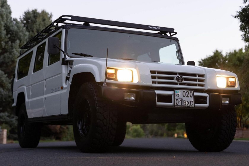 Toyota Mega Cruiser и Хаммер