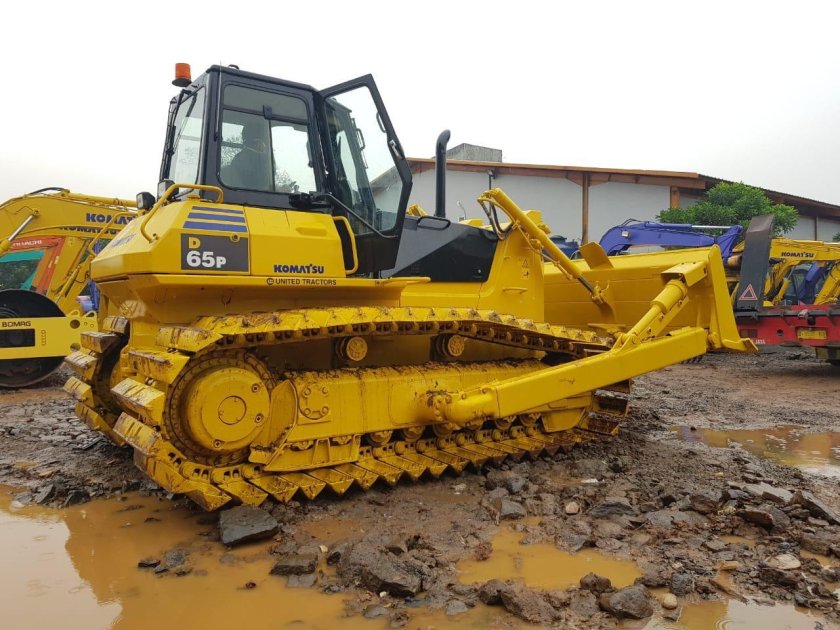 Бульдозер Комацу d65